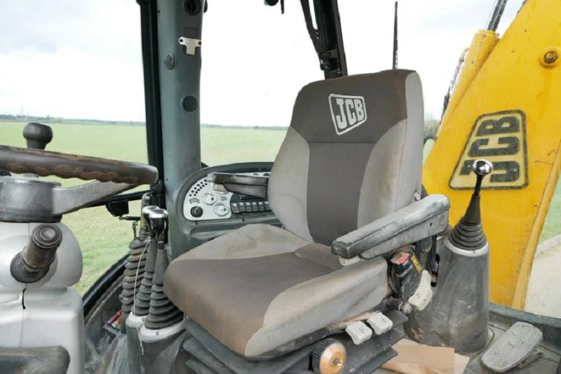 Багер JCB 4CX, снимка 2 - Индустриална техника - 52304300