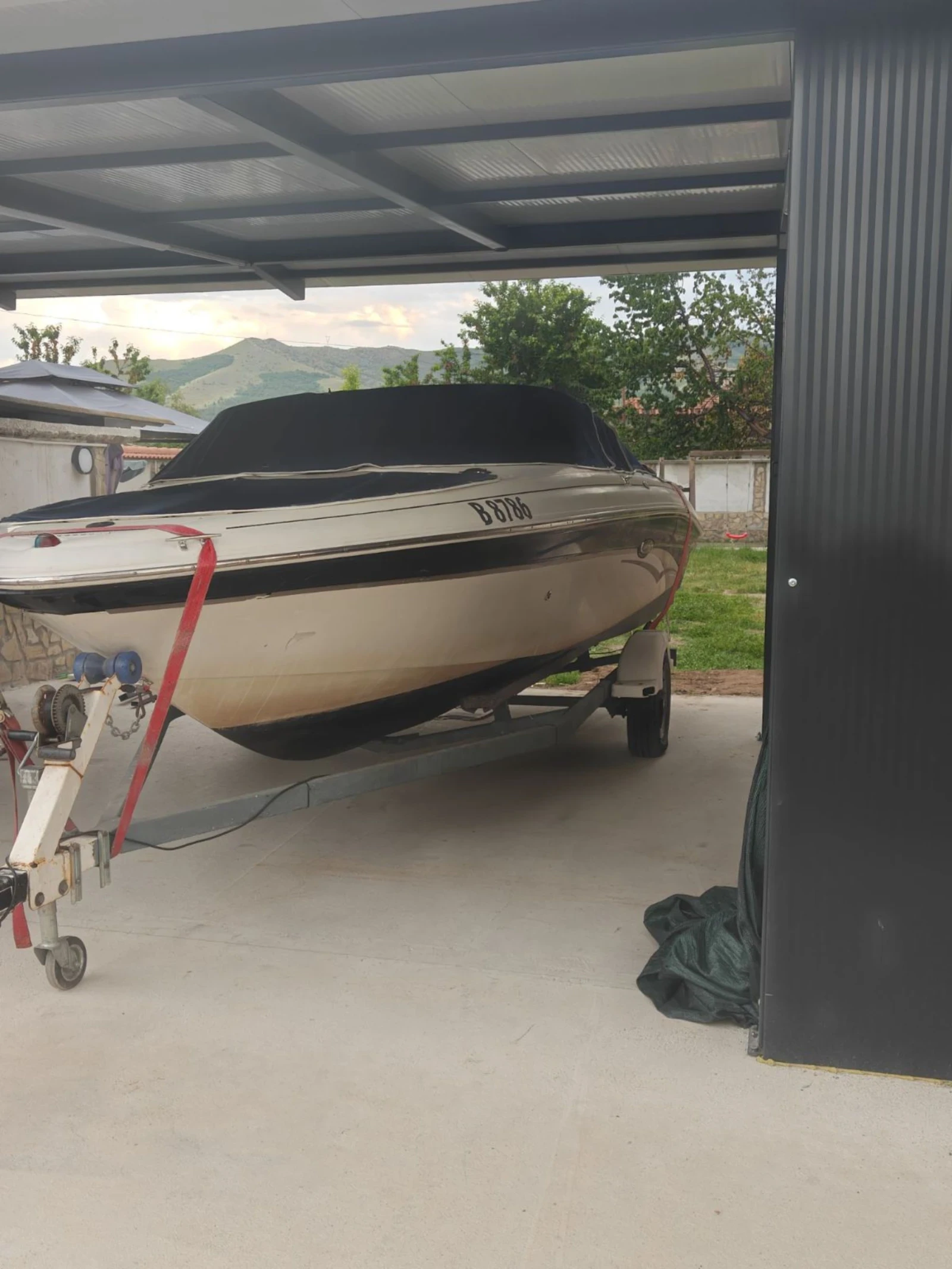 Моторна яхта Sea Ray, снимка 11 - Воден транспорт - 51183760