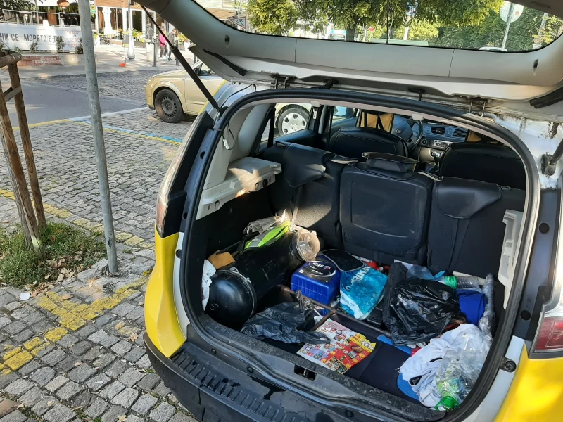 Renault Scenic 1.6, бензин-газ, 110к.с, снимка 3 - Автомобили и джипове - 48011419