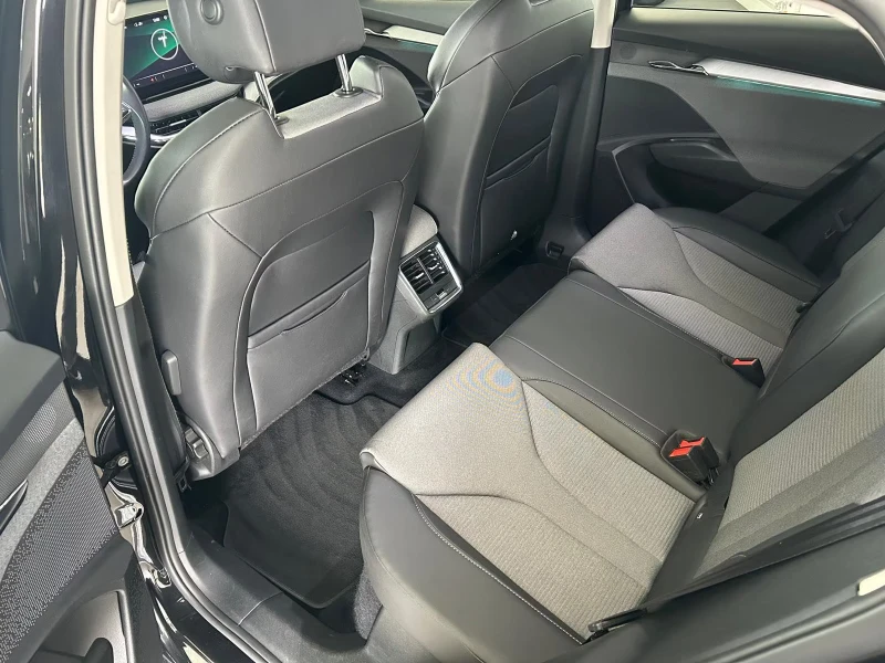 Skoda Enyaq iV60/179HP/LOFT/NAVI/CAM/LED/KLESS/L.ASSIST/450g, снимка 14 - Автомобили и джипове - 52087421