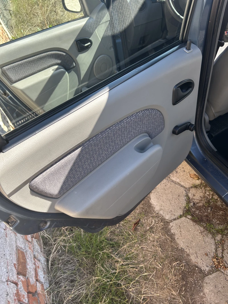 Dacia Logan, снимка 15 - Автомобили и джипове - 52263471