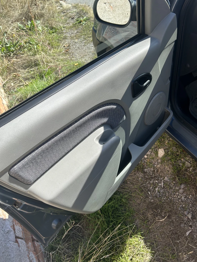 Dacia Logan, снимка 14 - Автомобили и джипове - 52263471