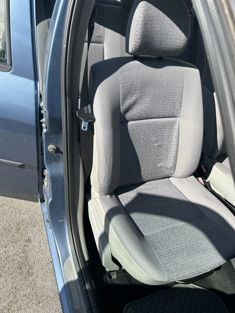 Dacia Logan, снимка 11 - Автомобили и джипове - 52263471