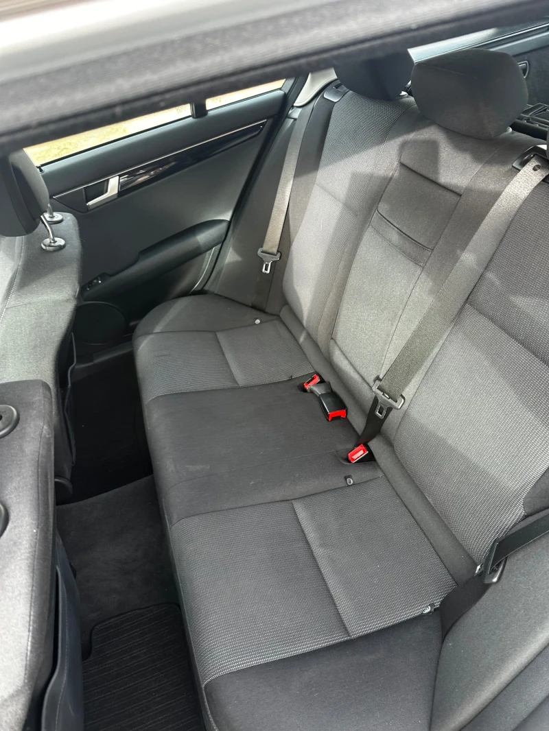 Mercedes-Benz C 180 AMG PACK, Ръчни скорости, снимка 15 - Автомобили и джипове - 52906828