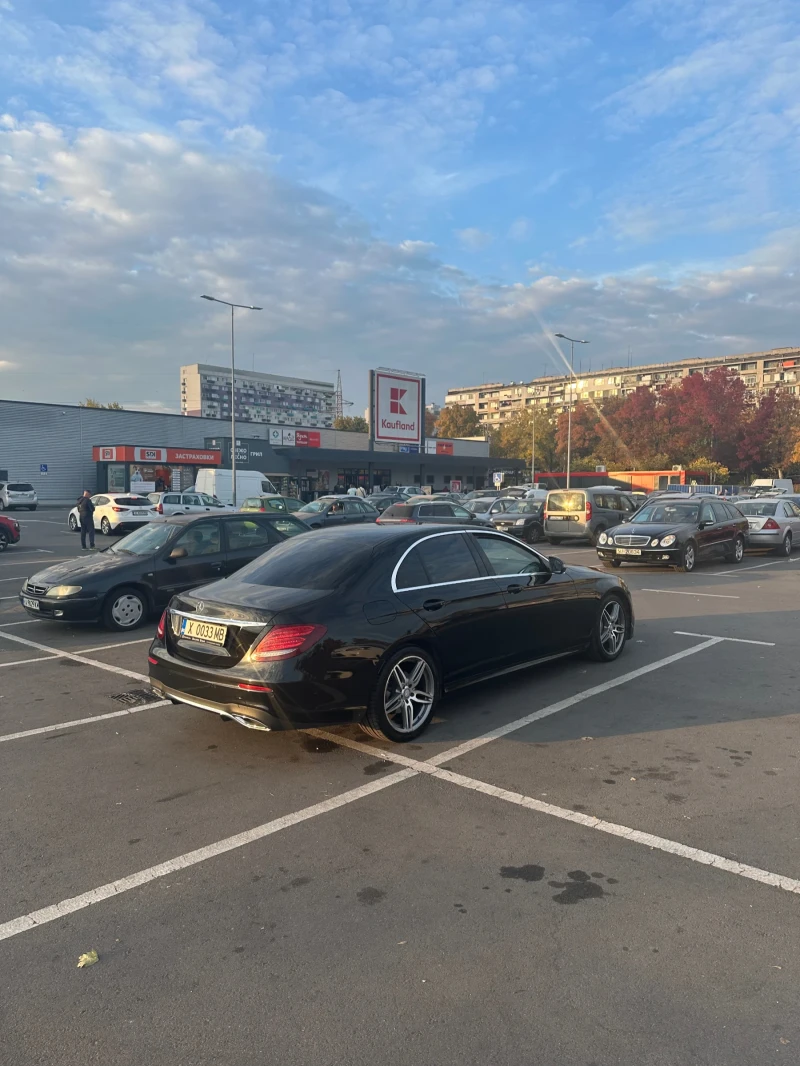 Mercedes-Benz E 220, снимка 2 - Автомобили и джипове - 53154631