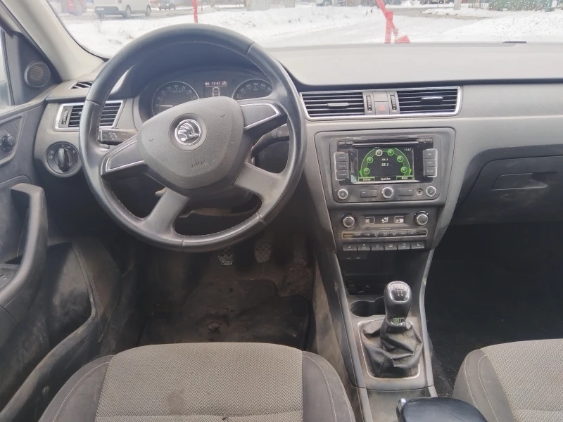 Skoda Rapid 1.6 TDI * NAVI* Подгрев* , снимка 9 - Автомобили и джипове - 53176100