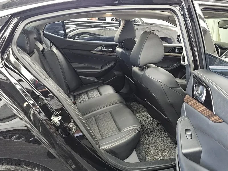 Nissan Maxima Platinum 3.5 Бензин, снимка 10 - Автомобили и джипове - 55627109