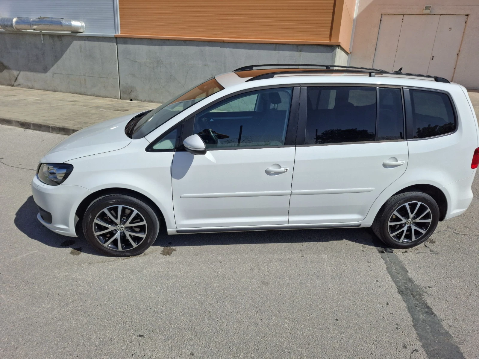 VW Touran 2.0 Tdi 140 к.с Comfort - line. Швейцария  - изображение 5