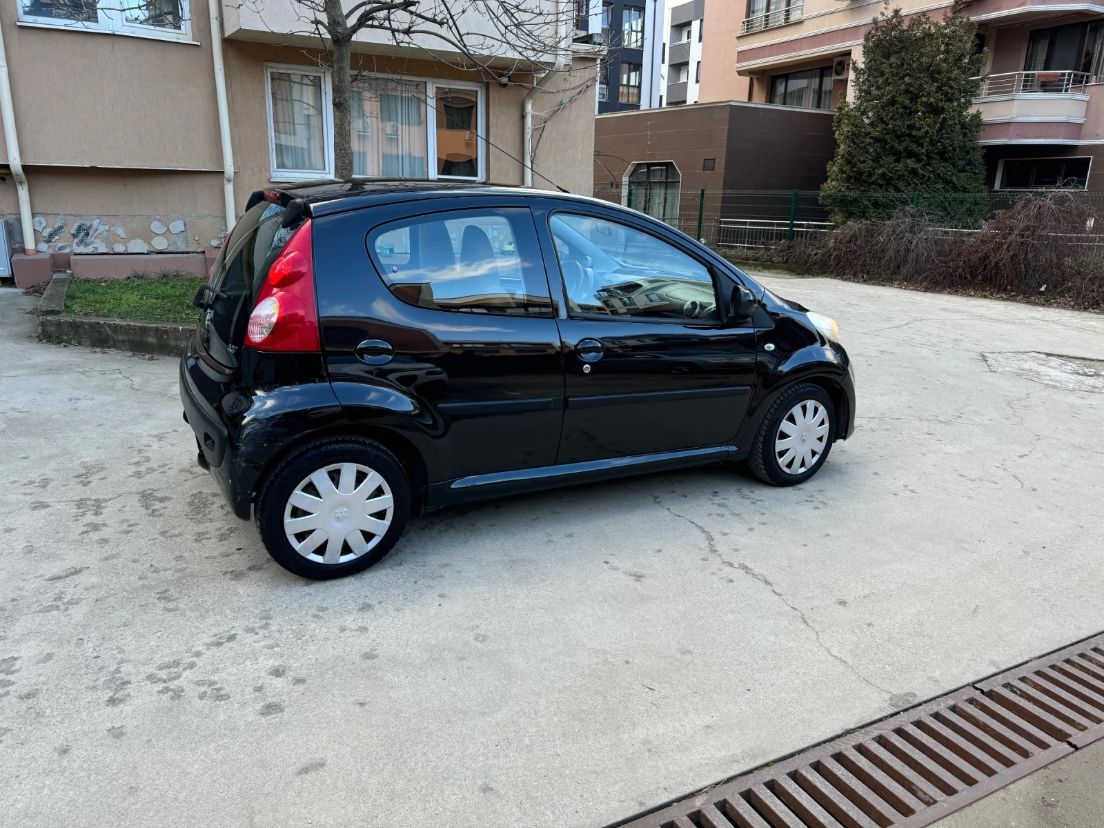 Peugeot 107 Автоматик, 66к км, 2-ри собственик - изображение 5