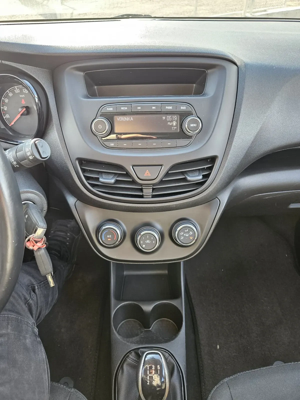 Opel Karl 1.0 Euro6, снимка 13 - Автомобили и джипове - 54391144