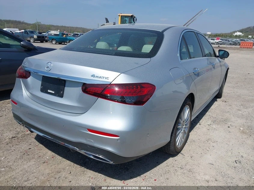 Mercedes-Benz E 450 4MATIC* КОЖА* ПОДГРЕВ* ОБДУХВ* BURMASTER* PANO* 36, снимка 4 - Автомобили и джипове - 54942927