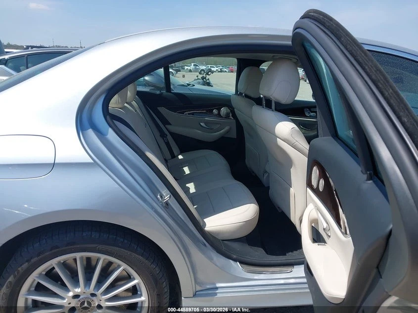Mercedes-Benz E 450 4MATIC* КОЖА* ПОДГРЕВ* ОБДУХВ* BURMASTER* PANO* 36, снимка 8 - Автомобили и джипове - 54942927