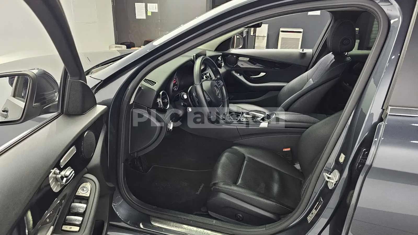 Mercedes-Benz C 200, снимка 10 - Автомобили и джипове - 55017218