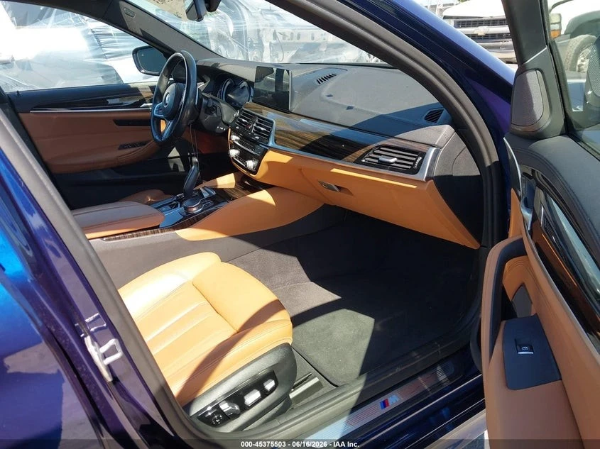 BMW 540 * M PACK* 360* Ambient Light* Head-up* , снимка 5 - Автомобили и джипове - 55032590