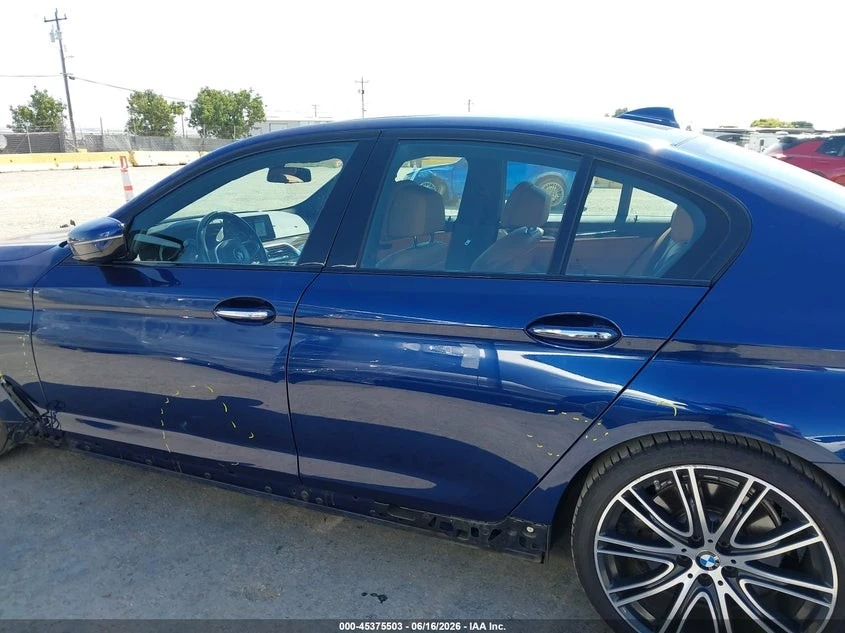 BMW 540 * M PACK* 360* Ambient Light* Head-up* , снимка 12 - Автомобили и джипове - 55032590