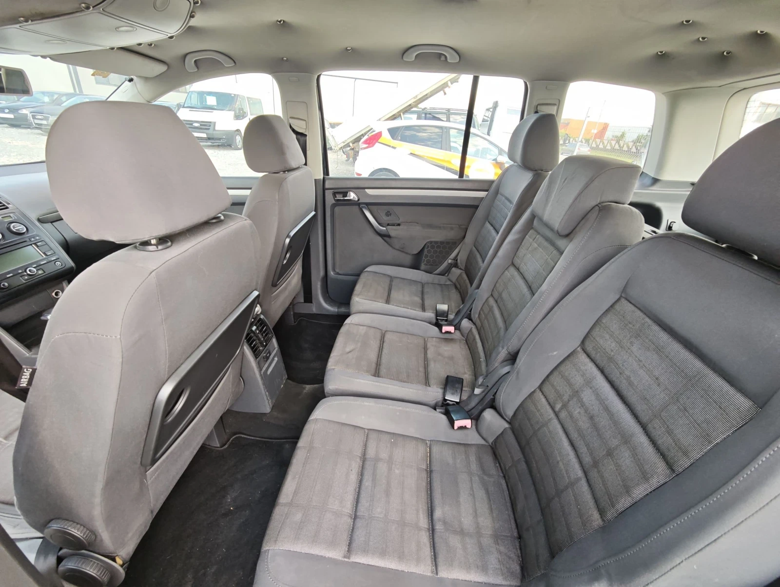VW Touran, снимка 10 - Автомобили и джипове - 55155873