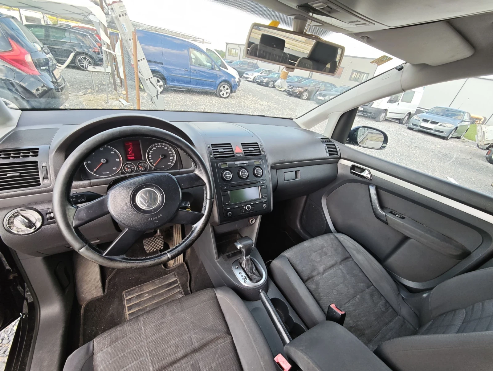 VW Touran, снимка 12 - Автомобили и джипове - 55155873