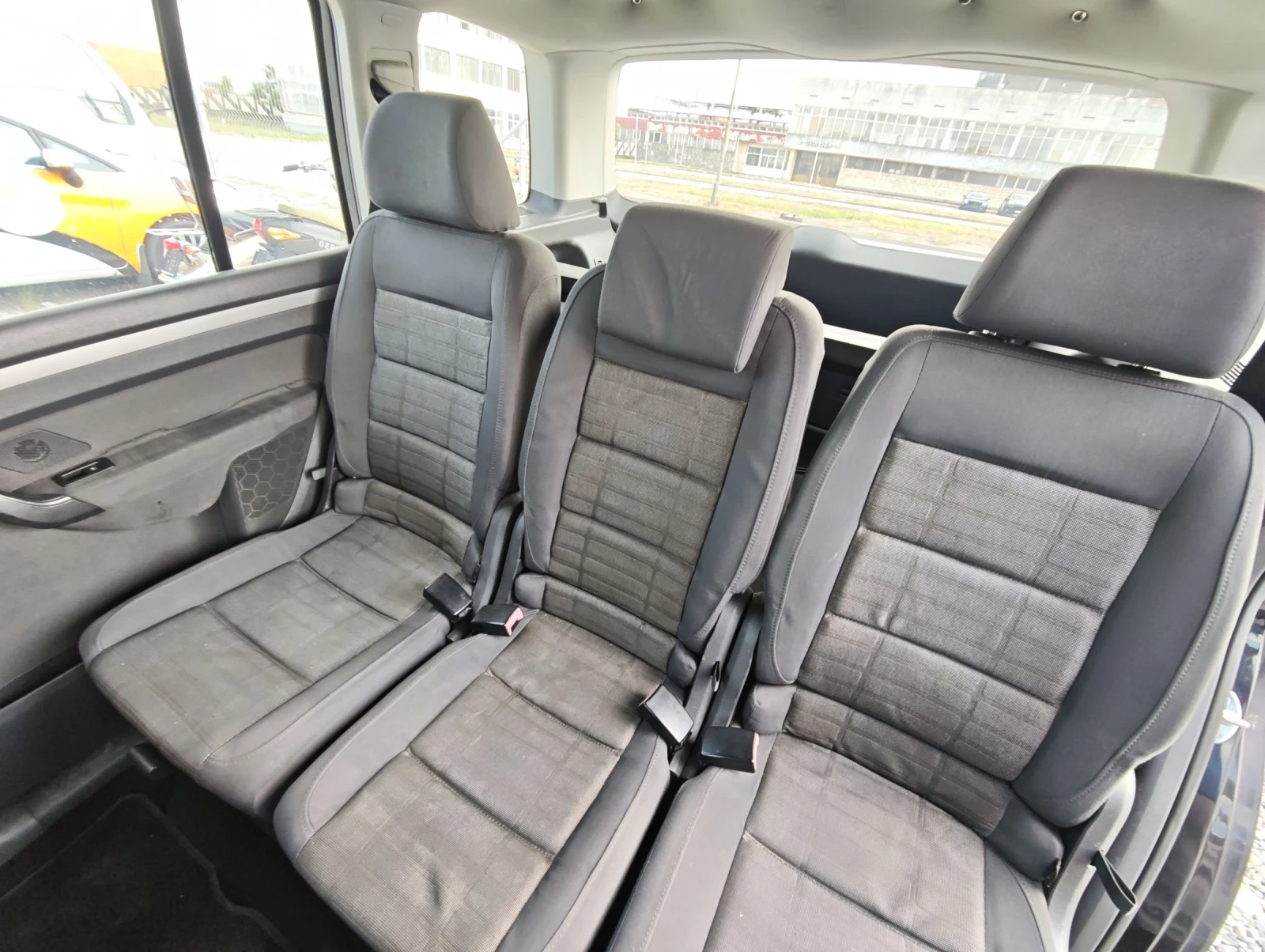 VW Touran, снимка 11 - Автомобили и джипове - 55155873