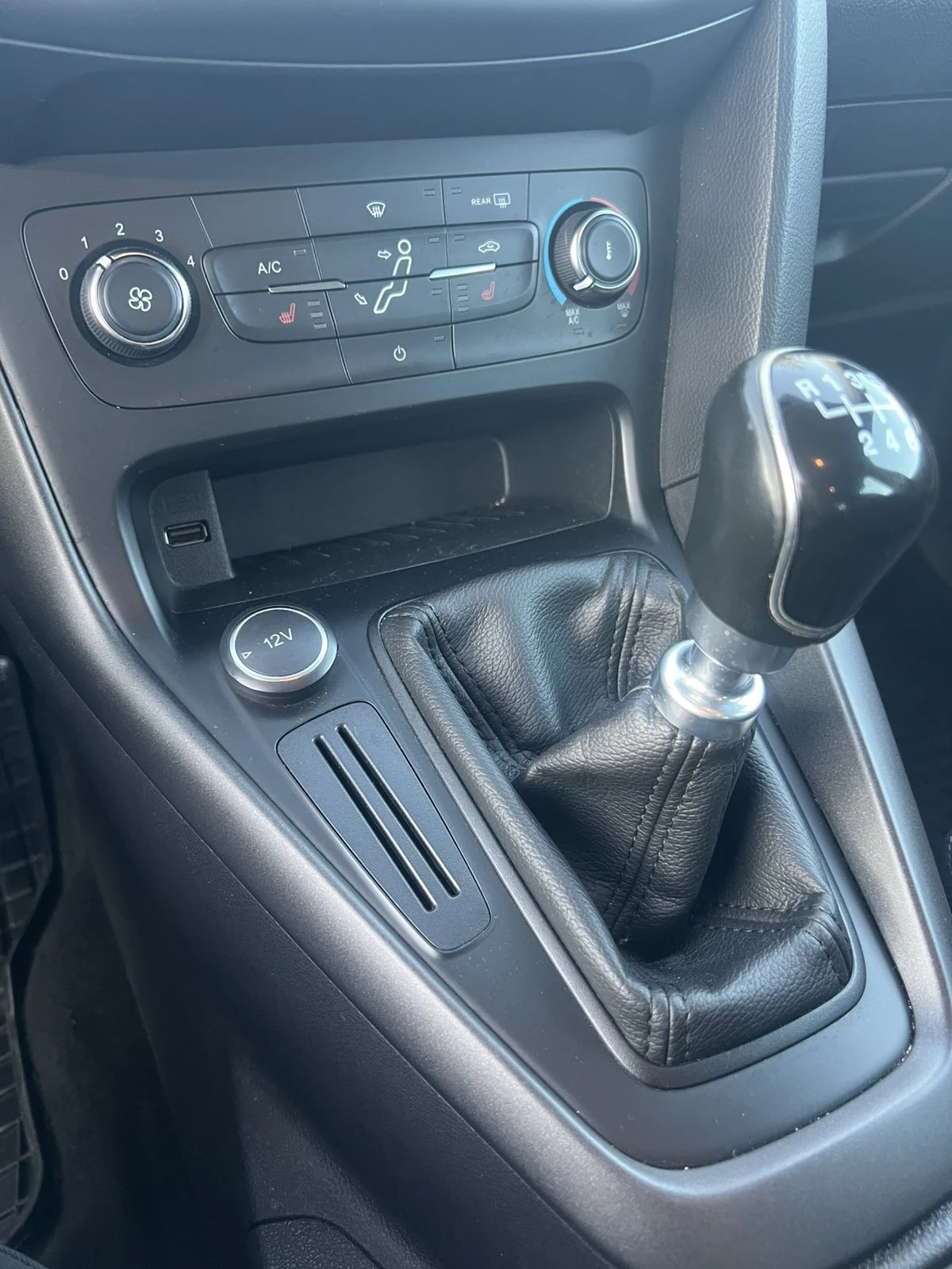 Ford Focus 1.5 tdci, снимка 13 - Автомобили и джипове - 56570742