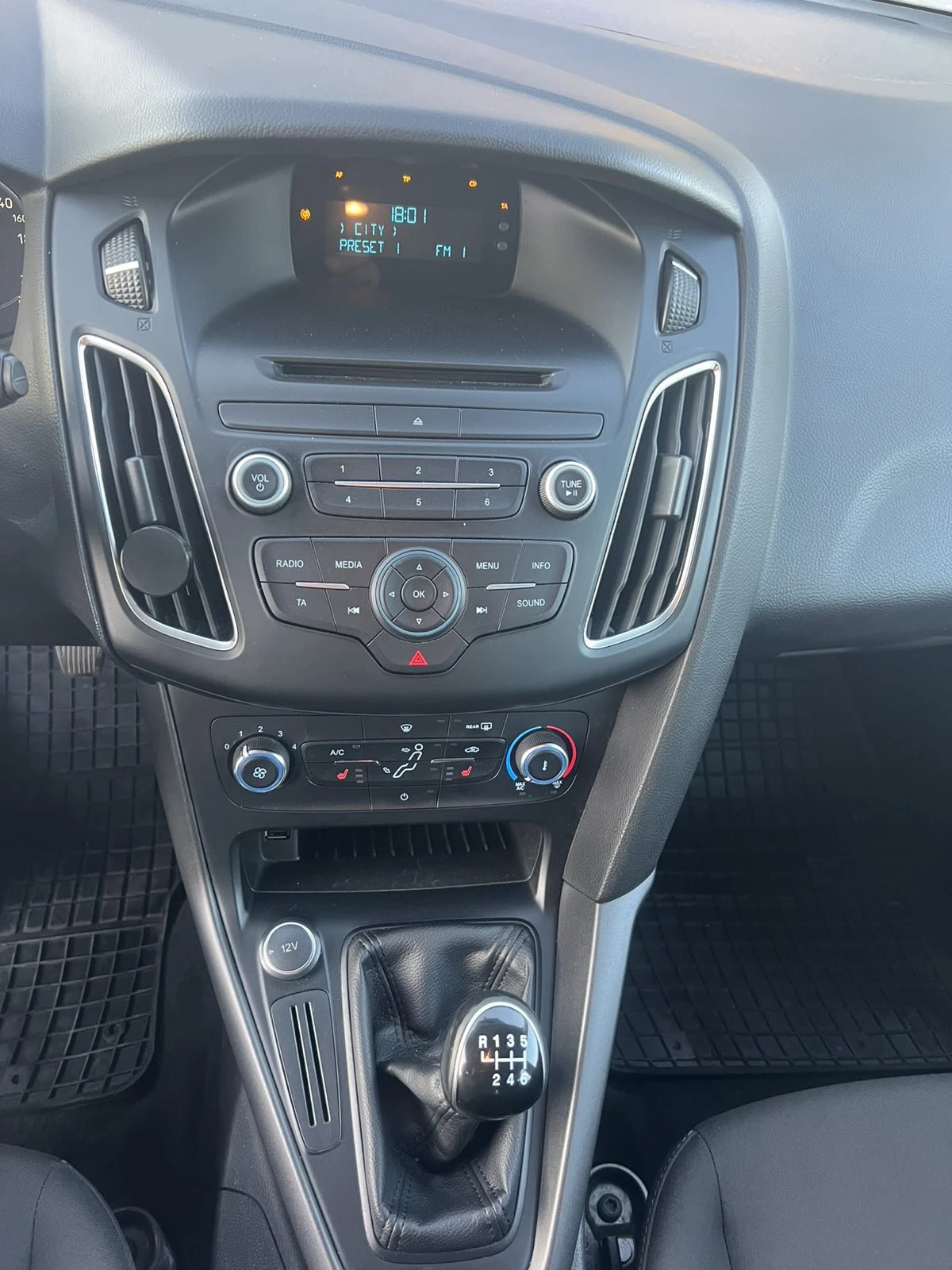 Ford Focus 1.5 tdci, снимка 11 - Автомобили и джипове - 56570742