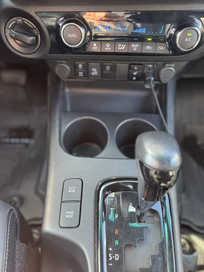 Toyota Hilux, снимка 12 - Автомобили и джипове - 53406095