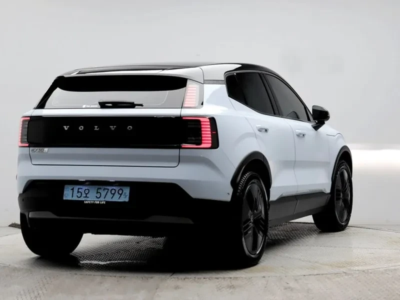 Volvo EX30 САМО 30% АВАНС, снимка 2 - Автомобили и джипове - 56533688