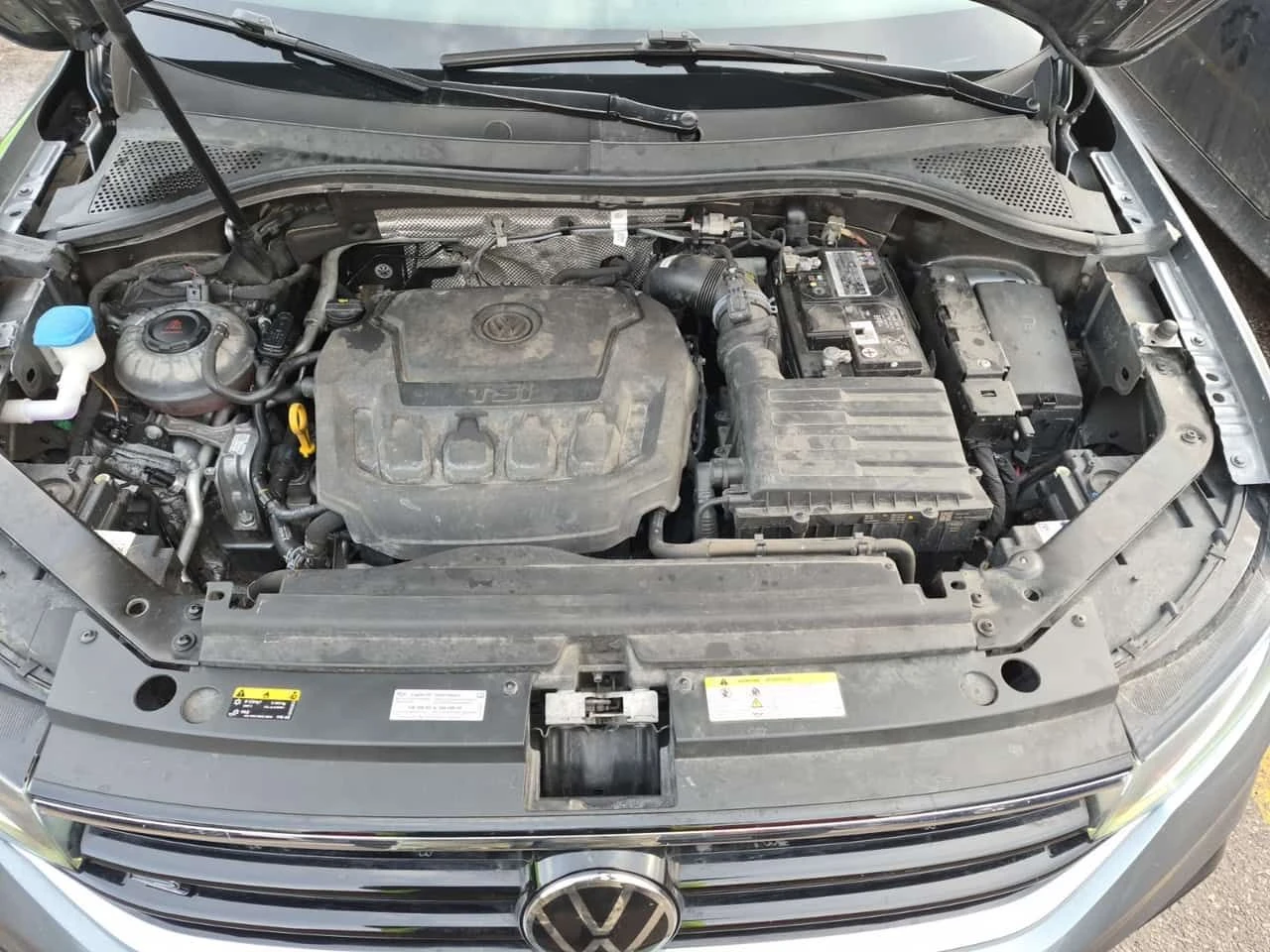 VW Tiguan  | COMFORTLINE R LINE BLACK EDITION | CARFAX, снимка 17 - Автомобили и джипове - 53825614