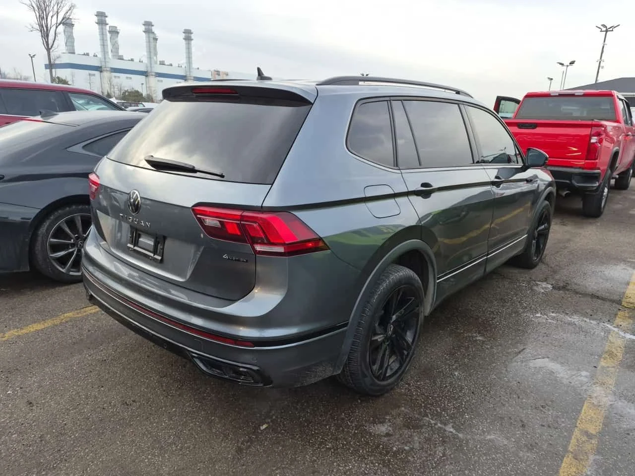 VW Tiguan  | COMFORTLINE R LINE BLACK EDITION | CARFAX, снимка 3 - Автомобили и джипове - 53825614