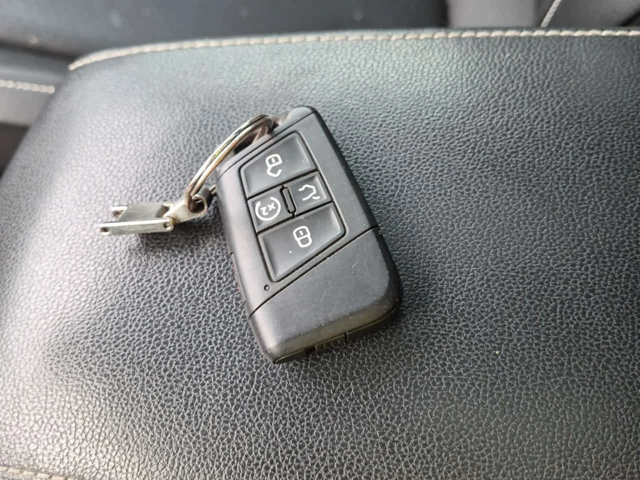 VW Tiguan  | COMFORTLINE R LINE BLACK EDITION | CARFAX, снимка 8 - Автомобили и джипове - 53825614