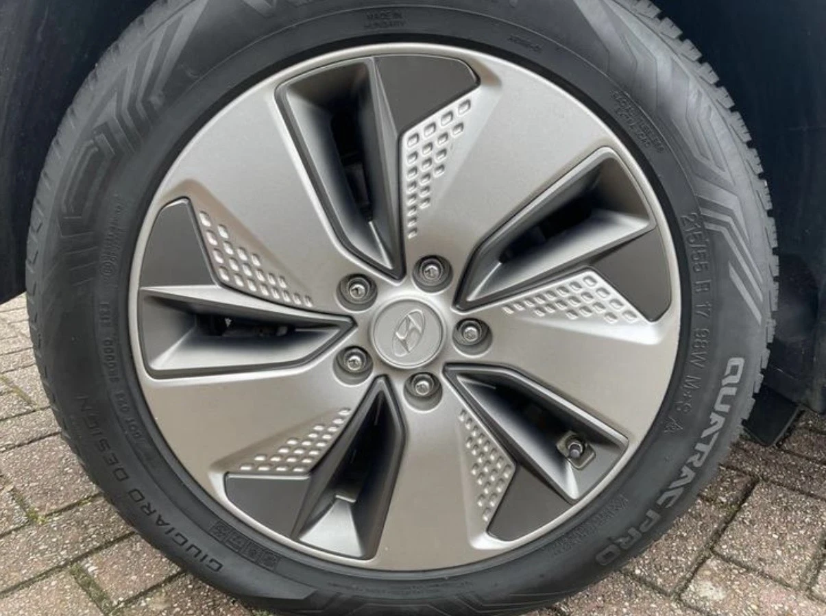 Hyundai Kona 64kWh, снимка 13 - Автомобили и джипове - 54001412