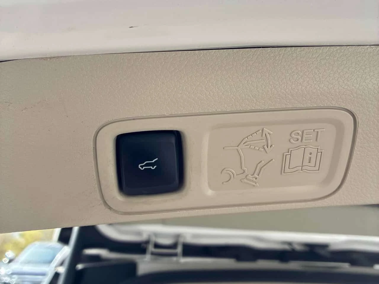Lincoln Navigator ПАНО* ТЕЛЕВИЗОРИ* * ПЪРВИ СОБСТВЕНИК* БЕЗ ИНЦИДЕНТ, снимка 14 - Автомобили и джипове - 54468099