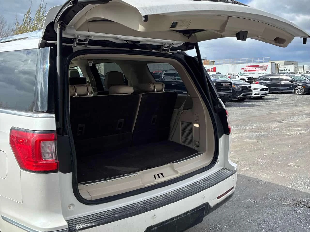 Lincoln Navigator ПАНО* ТЕЛЕВИЗОРИ* * ПЪРВИ СОБСТВЕНИК* БЕЗ ИНЦИДЕНТ, снимка 15 - Автомобили и джипове - 54468099