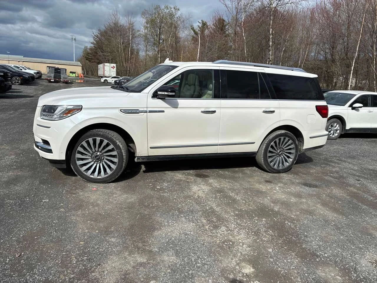 Lincoln Navigator ПАНО* ТЕЛЕВИЗОРИ* * ПЪРВИ СОБСТВЕНИК* БЕЗ ИНЦИДЕНТ, снимка 3 - Автомобили и джипове - 54468099