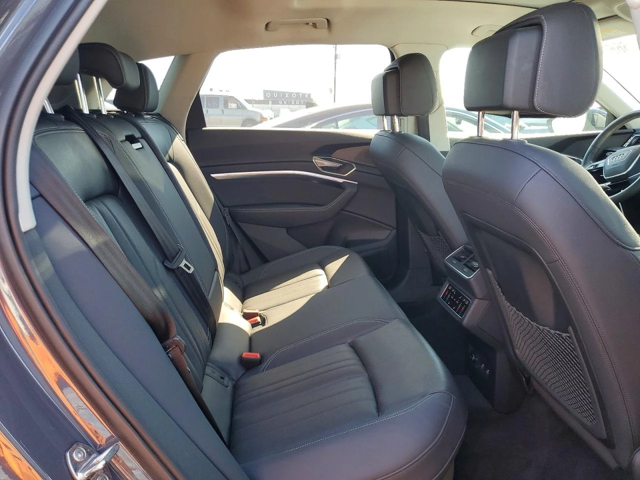 Audi Q8 E-Tron Premium Plus, снимка 11 - Автомобили и джипове - 55533391