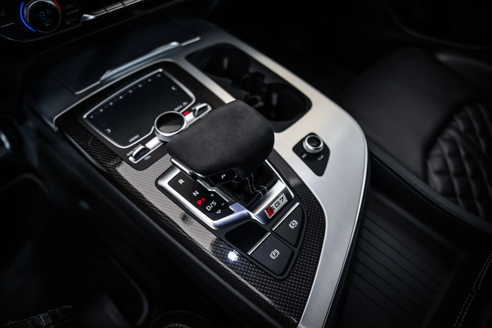 Audi SQ7 4.0 TDI quattro* Carbon, снимка 9 - Автомобили и джипове - 55582635