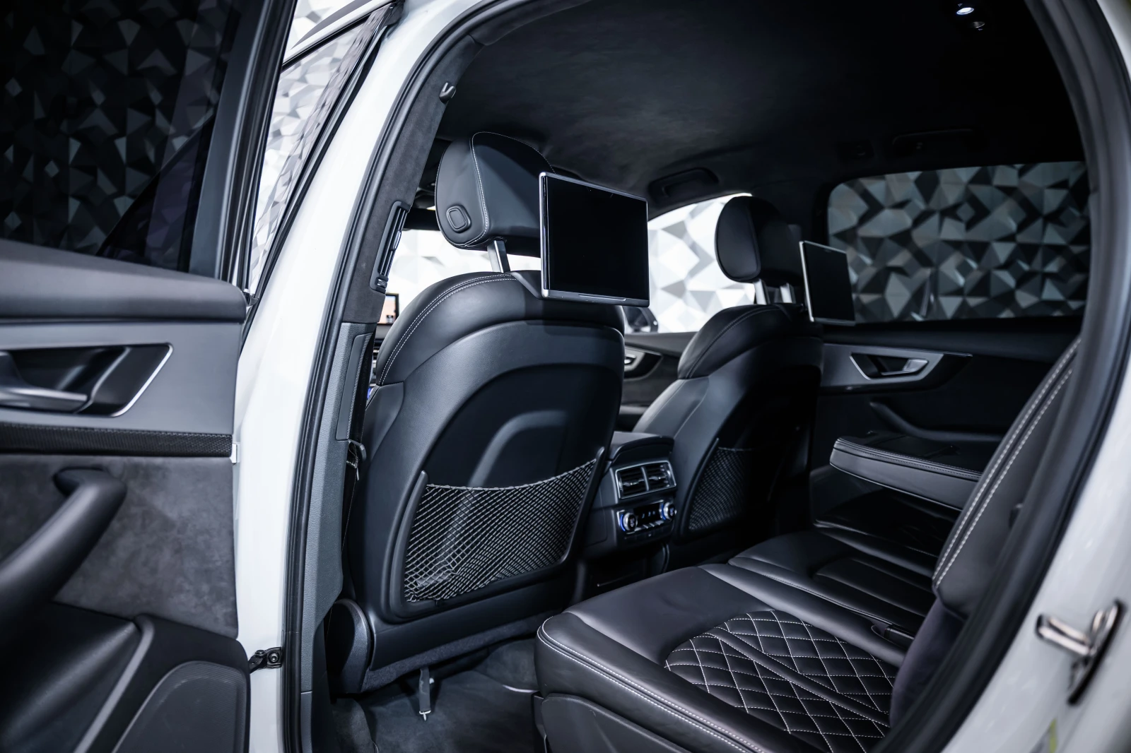 Audi SQ7 4.0 TDI quattro* Carbon, снимка 14 - Автомобили и джипове - 55582635
