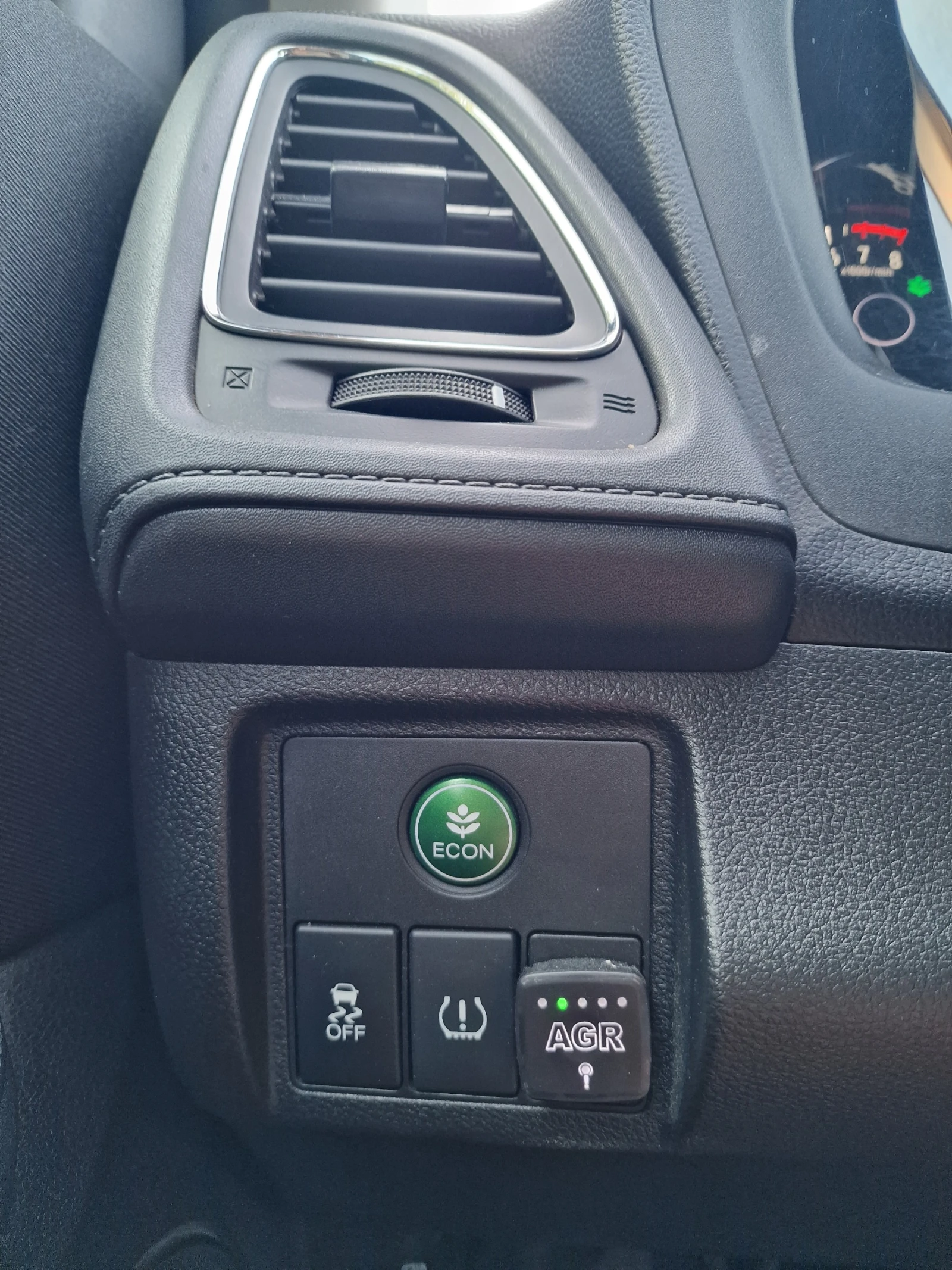 Honda Hr-v 1.8 газ/бензин AWD, 141 hp, CVT, снимка 11 - Автомобили и джипове - 55791587