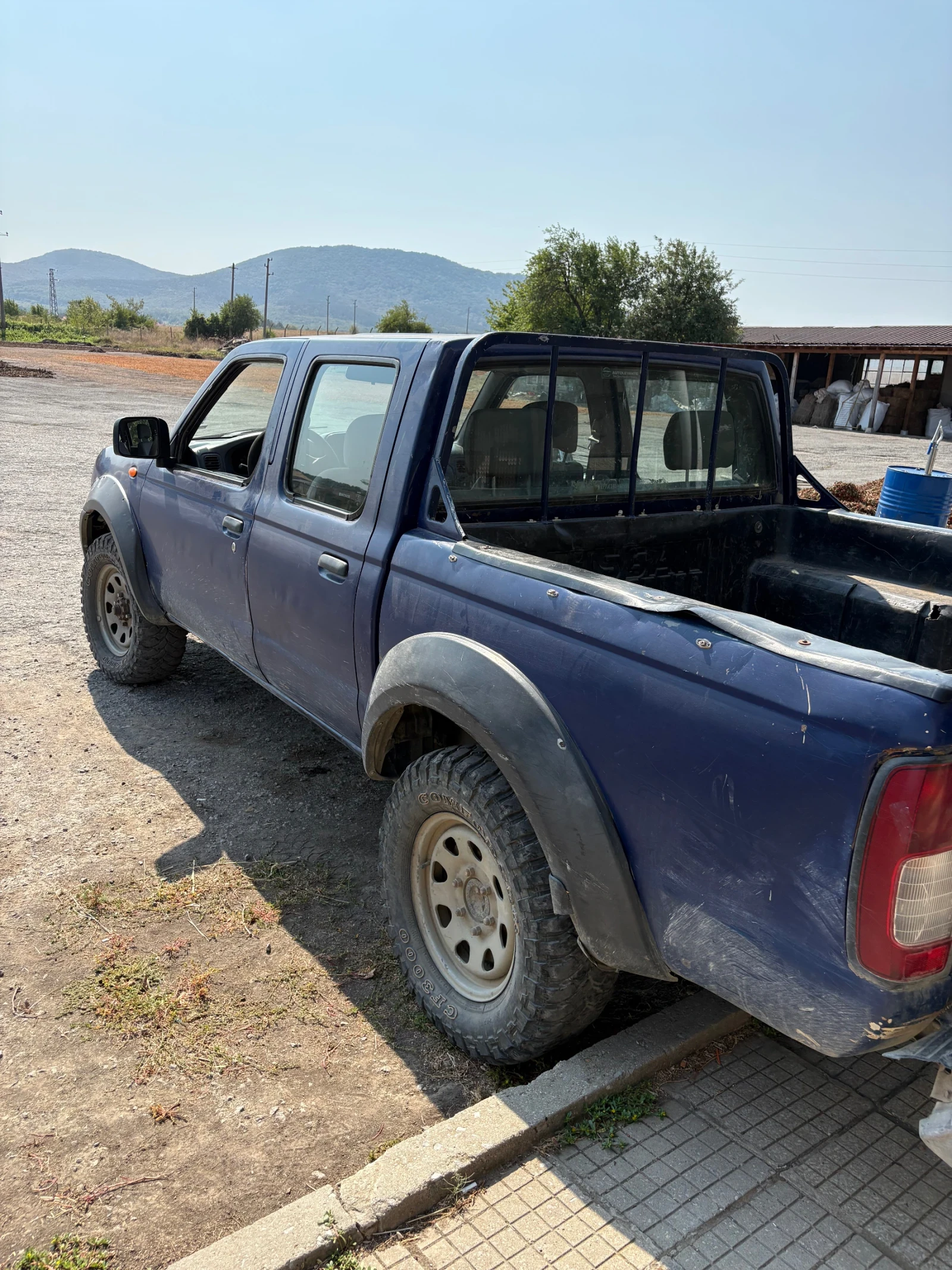 Nissan Navara, снимка 5 - Автомобили и джипове - 56070003