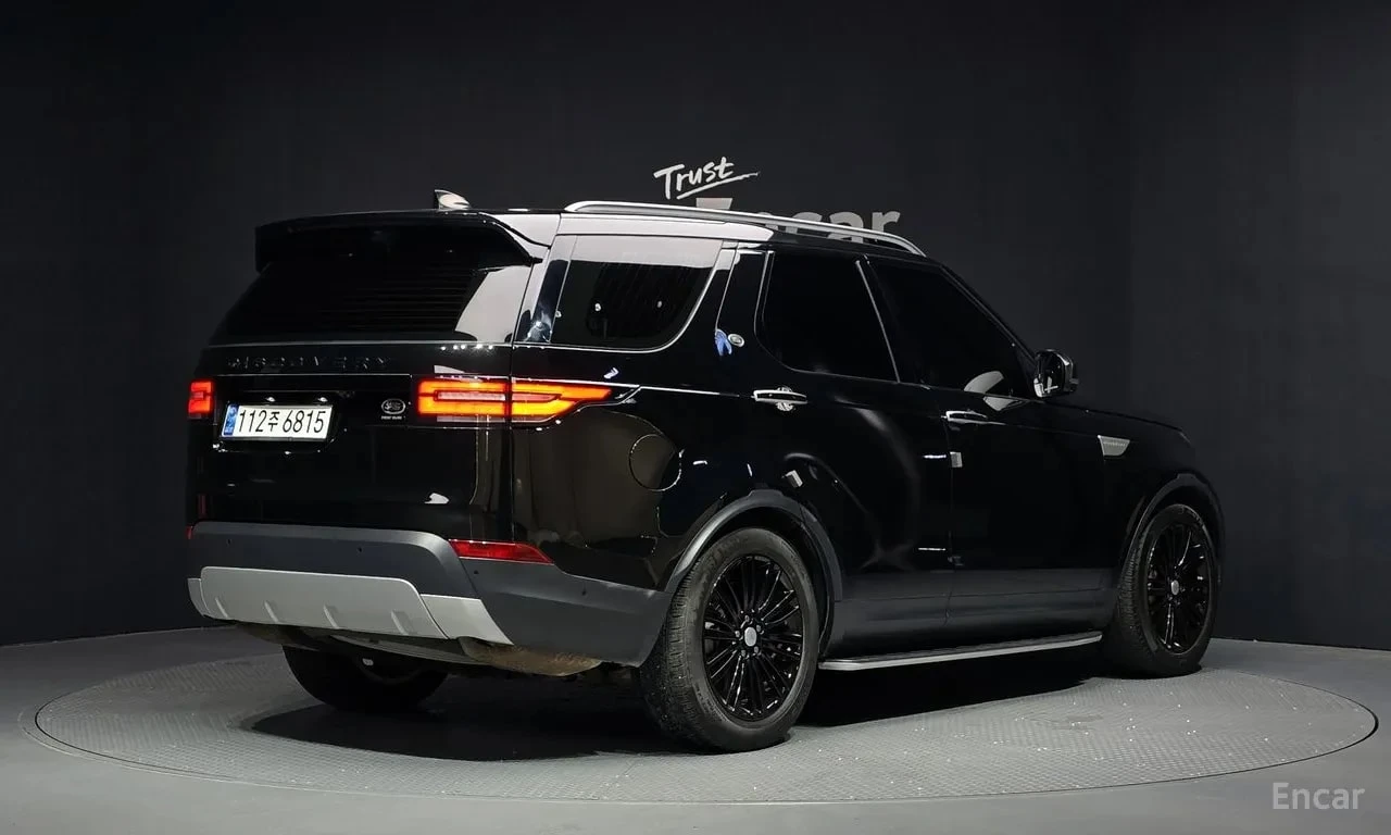 Land Rover Discovery * 3.0 SD6 HSE Luxury* АВТОКРЕДИТ* , снимка 2 - Автомобили и джипове - 56084877