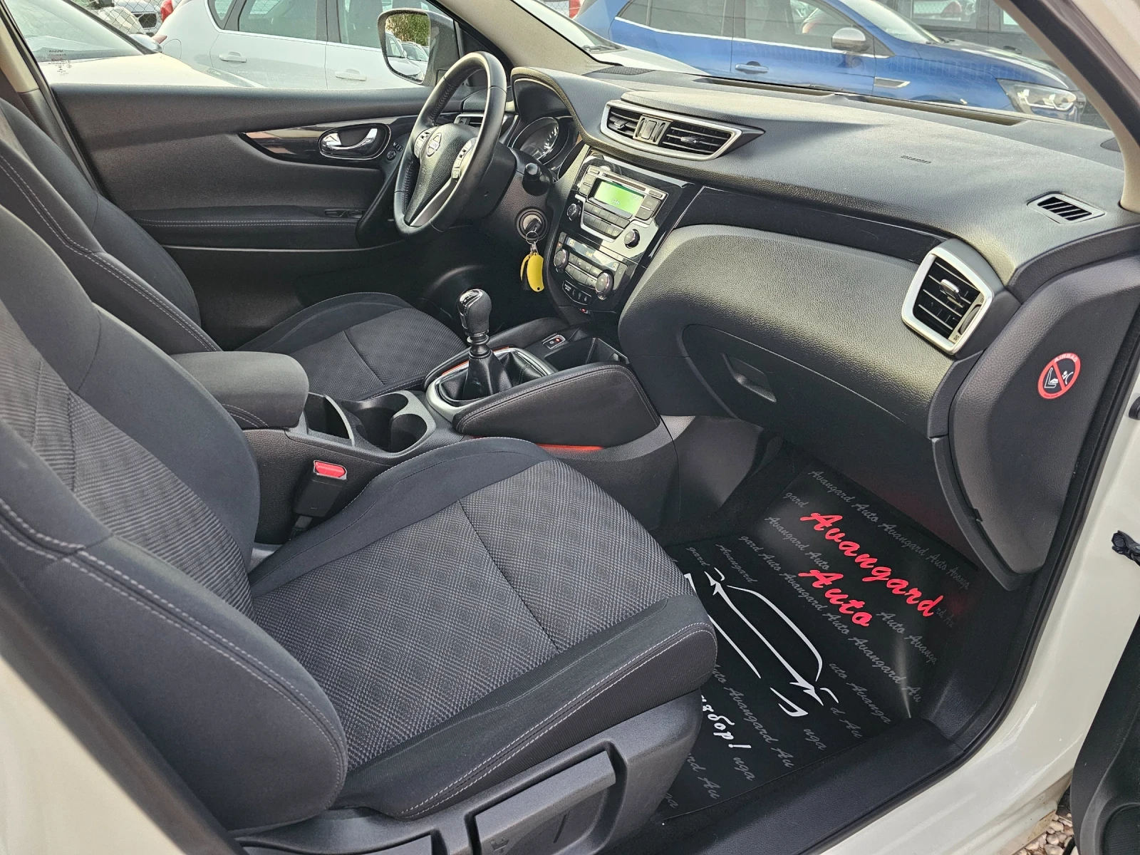 Nissan Qashqai 1.5dCi, 110к.с., 130000km!, снимка 9 - Автомобили и джипове - 56301183