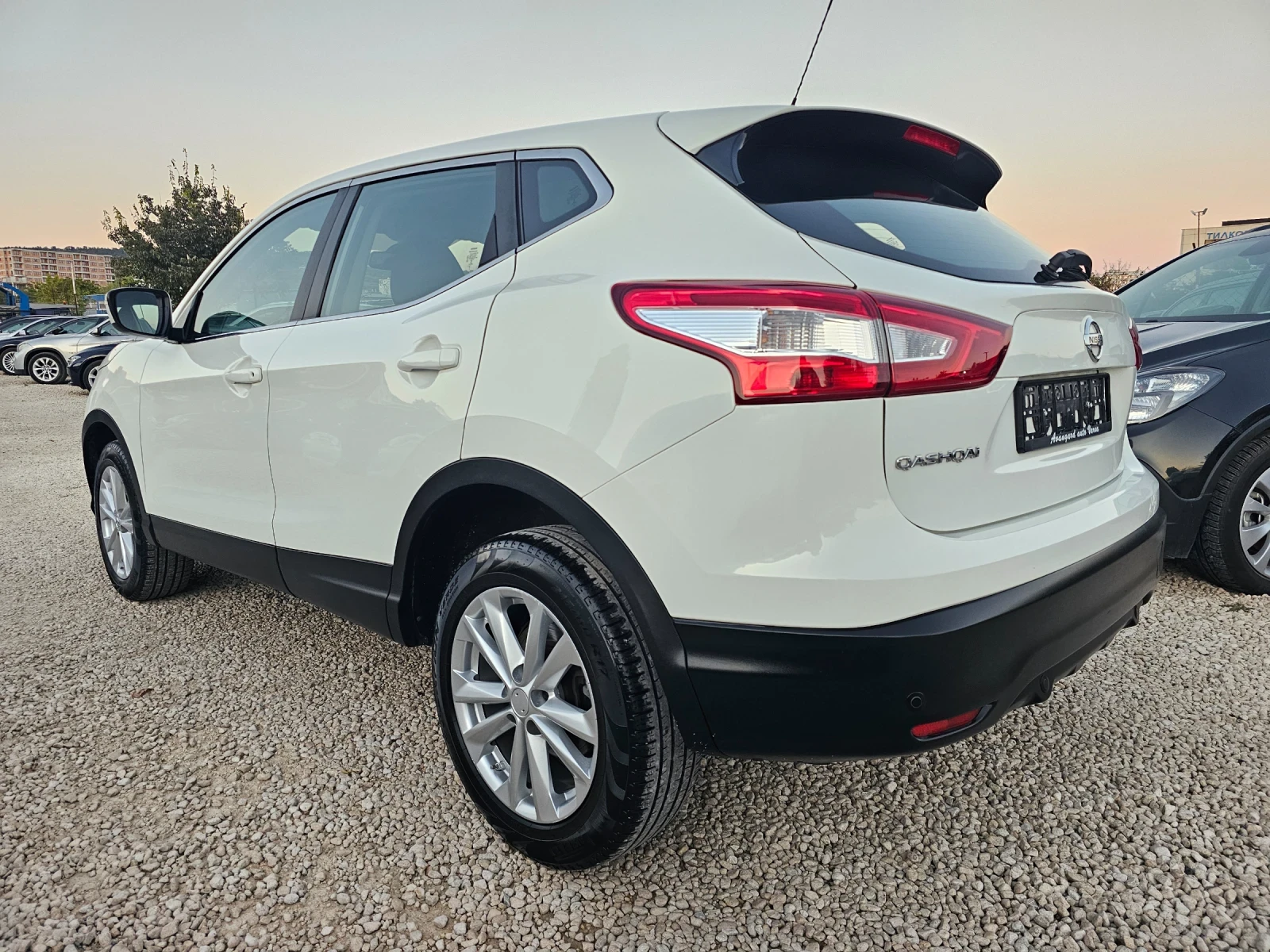 Nissan Qashqai 1.5dCi, 110к.с., 130000km!, снимка 6 - Автомобили и джипове - 56301183