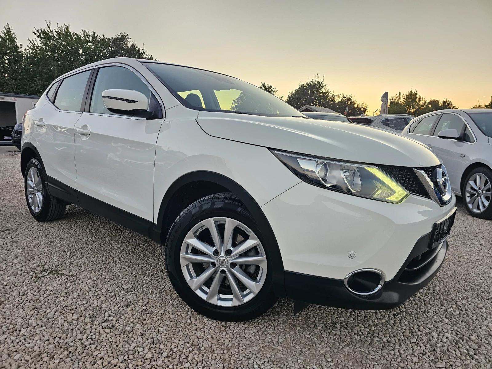 Nissan Qashqai 1.5dCi, 110к.с., 130000km!, снимка 3 - Автомобили и джипове - 56301183