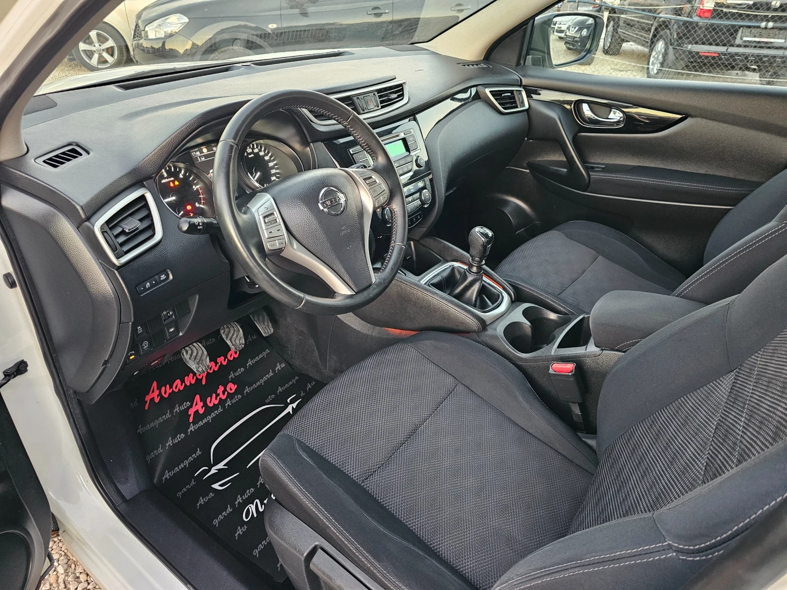 Nissan Qashqai 1.5dCi, 110к.с., 130000km!, снимка 8 - Автомобили и джипове - 56301183