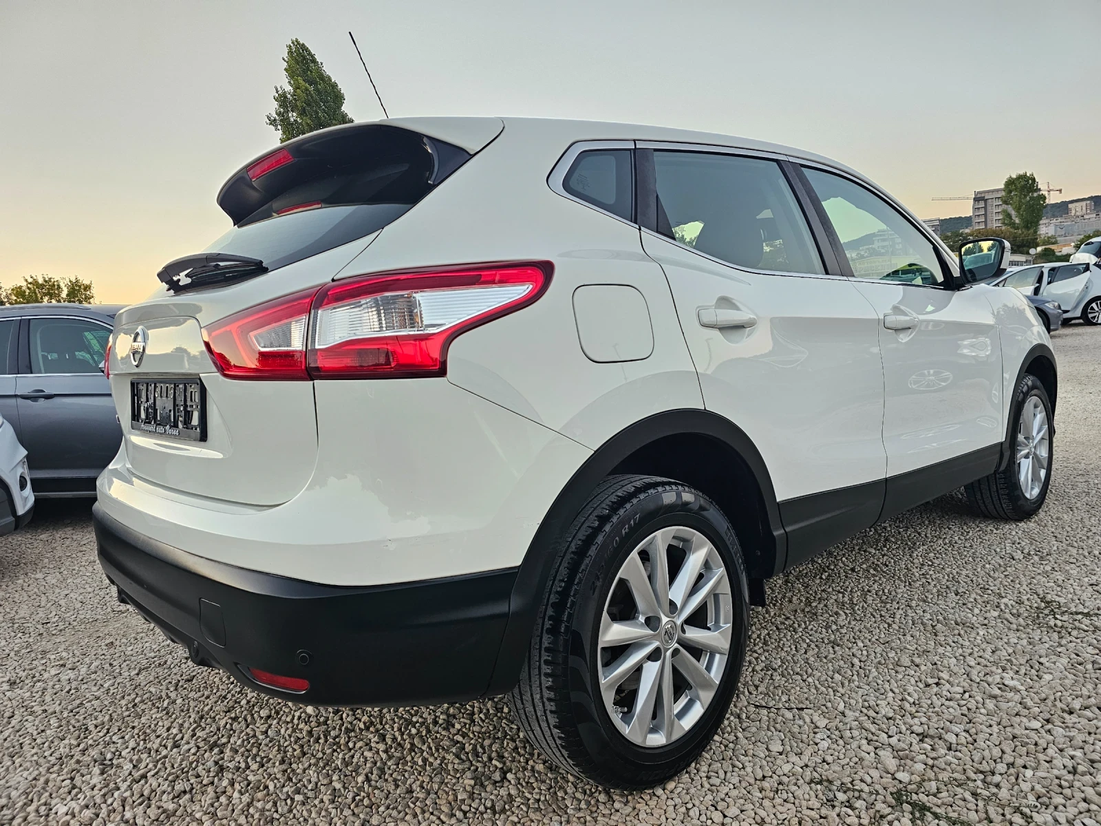 Nissan Qashqai 1.5dCi, 110к.с., 130000km!, снимка 4 - Автомобили и джипове - 56301183