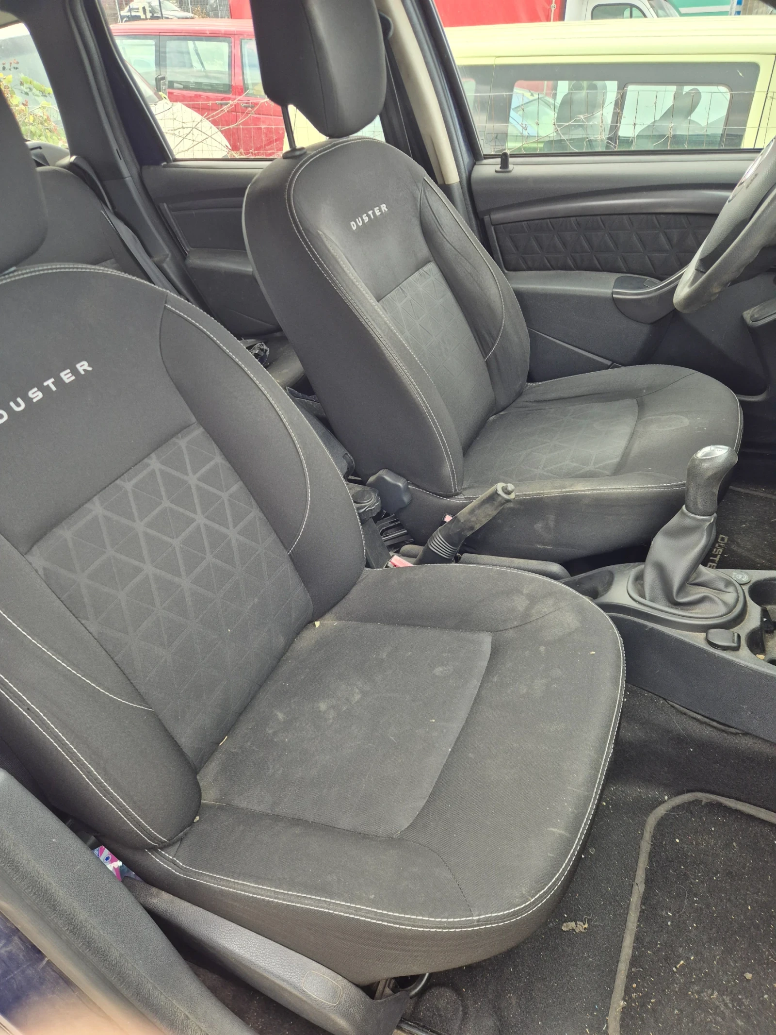 Dacia Duster, снимка 12 - Автомобили и джипове - 56650601