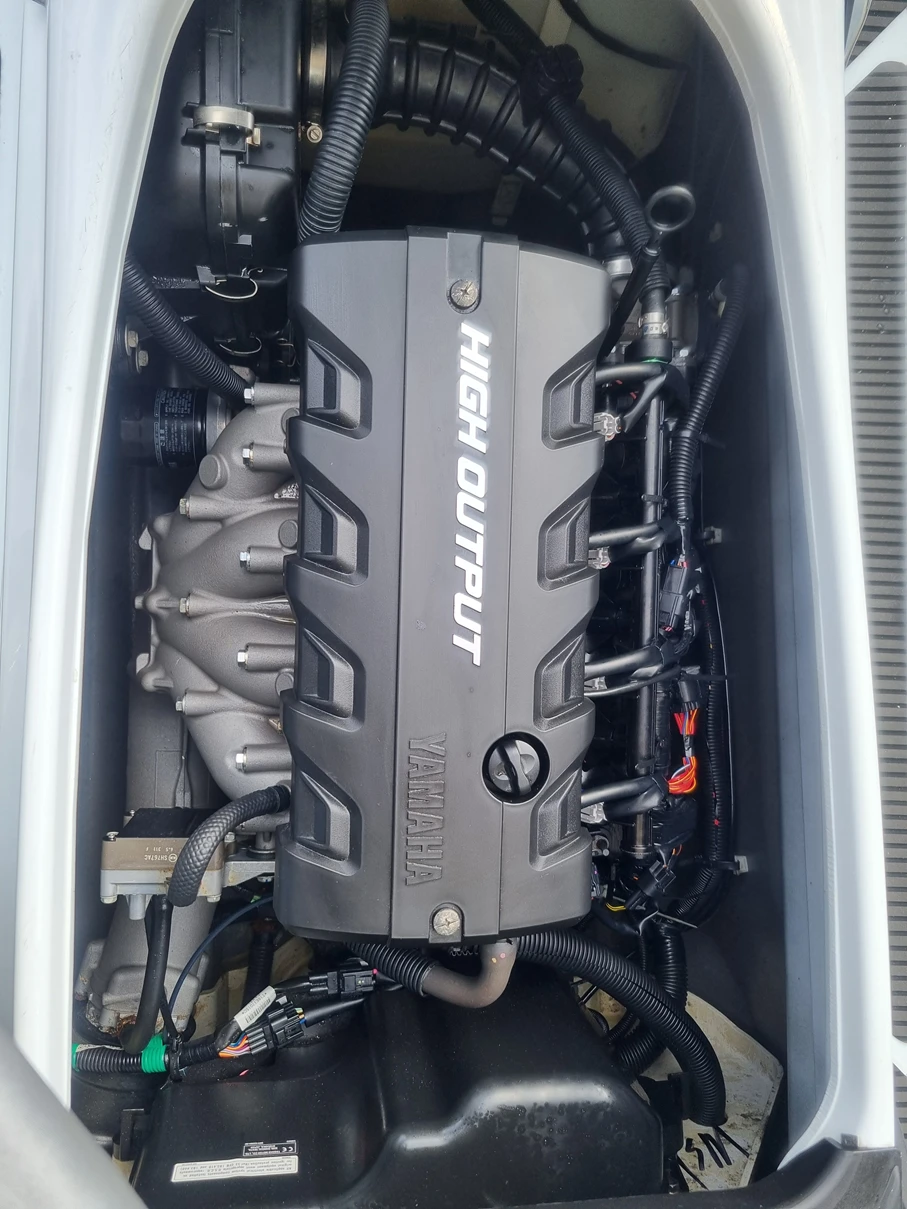 Джет Yamaha Waverunner, снимка 2 - Воден транспорт - 54571551