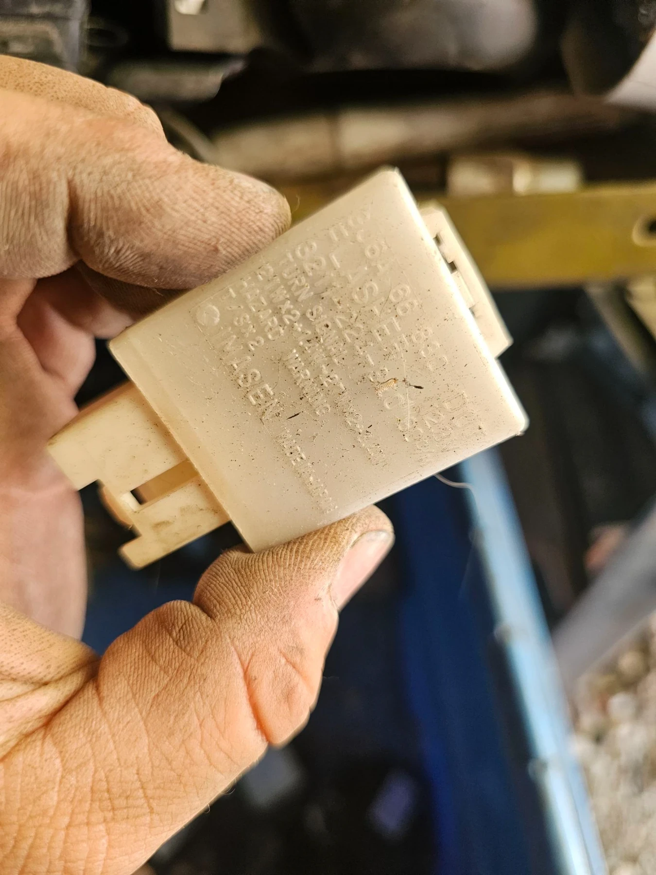 656A66830 реле мигачи mazda ford  