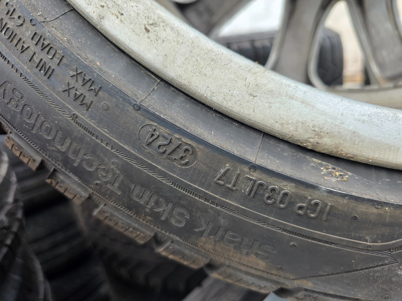Гуми Зимни 225/45R17, снимка 14 - Гуми и джанти - 55478051