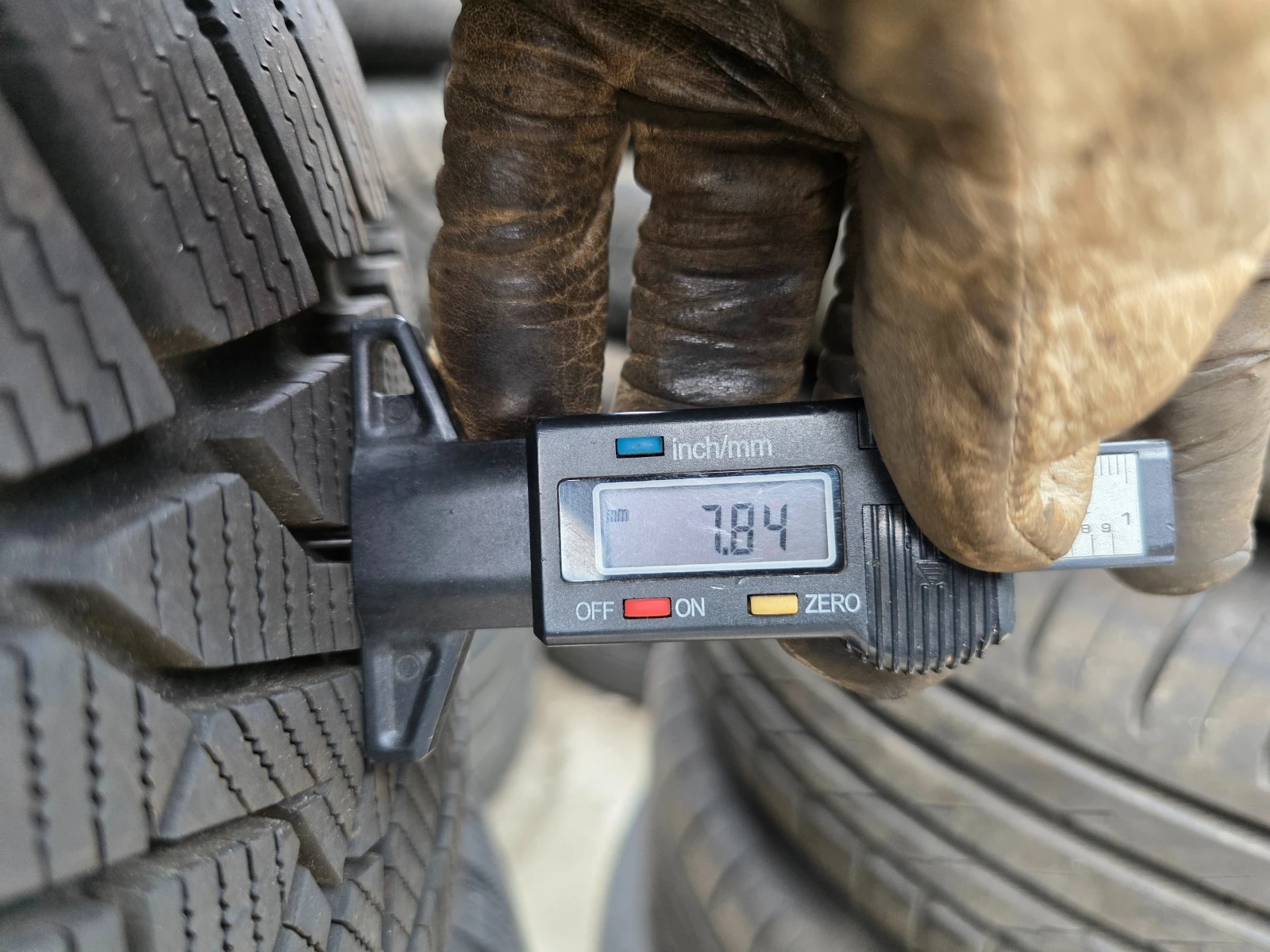 Гуми Зимни 225/45R17, снимка 8 - Гуми и джанти - 55478051