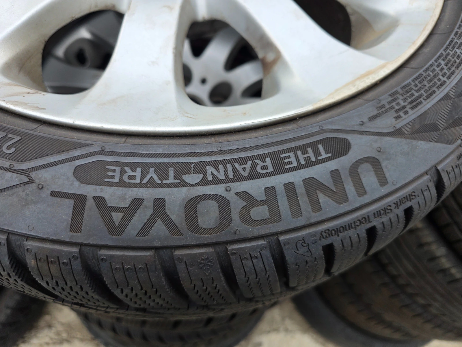 Гуми Зимни 225/45R17, снимка 9 - Гуми и джанти - 55478051